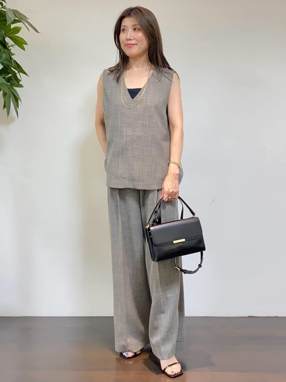 tomoさんの「UNTITLED｜【セットアップ可/洗える】梳毛調合繊Vネックベスト」を使ったコーディネート