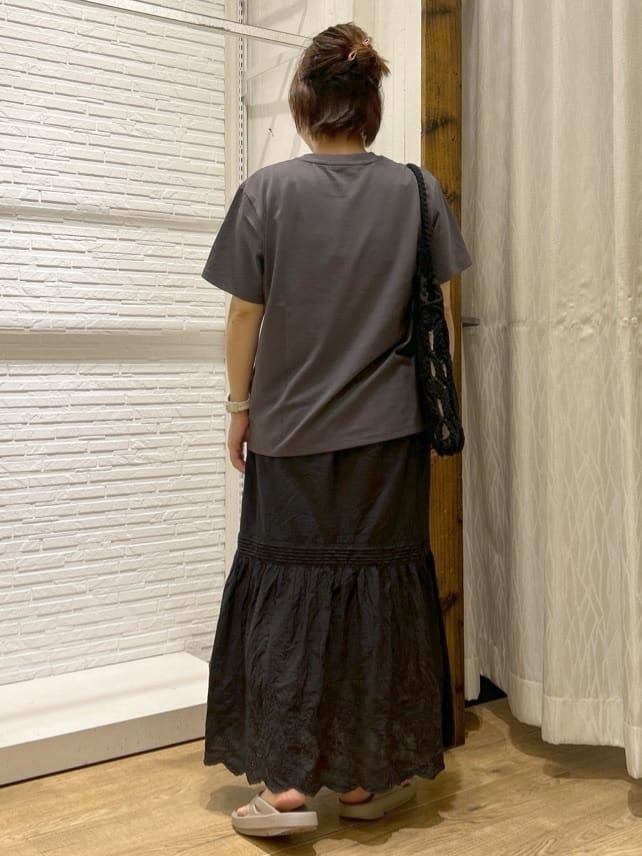 ga_riさんの「THE SHOP TK｜カレッジ＆フォトプリントTシャツ【洗濯機OK】」を使ったコーディネート