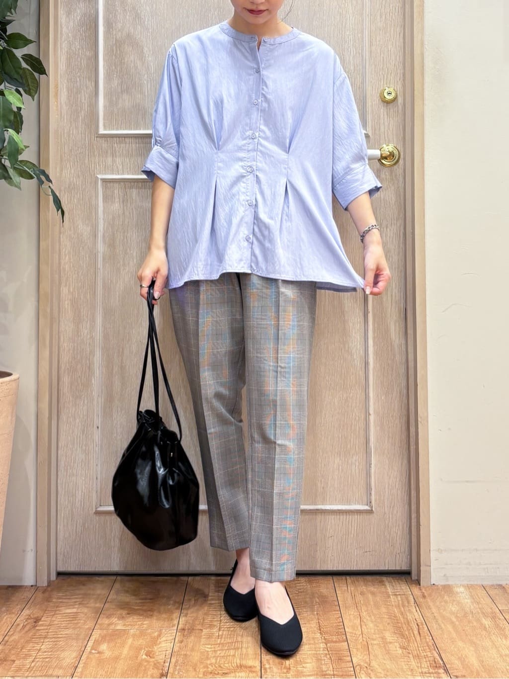 なみさんの「SHOO･LA･RUE｜【S-LL/通勤スタイルにも】ウエストタックで程よくシェイプ 大人の上品ブラウス」を使ったコーディネート