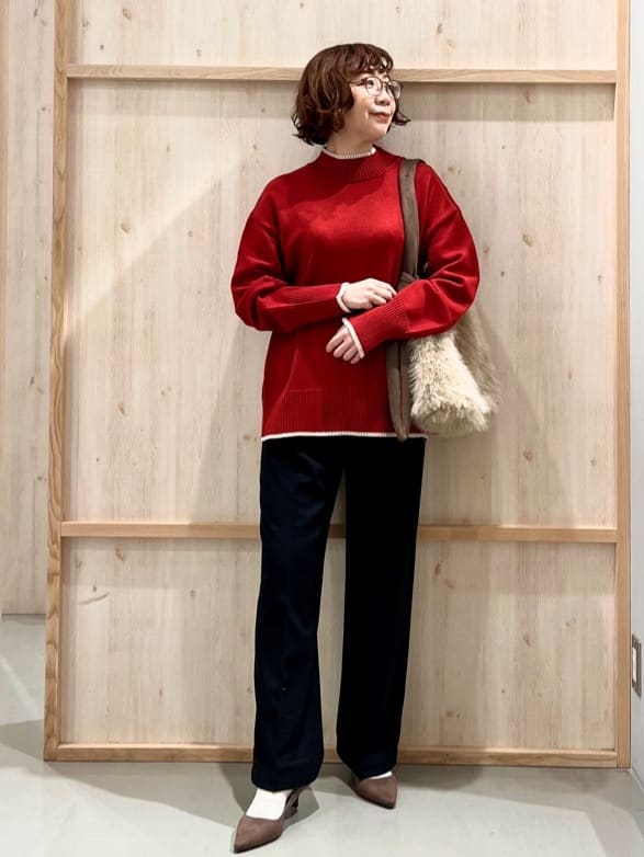 nakoさんの「THE SHOP TK｜【インしないで着られる】金ボタン ハイネックニット/毛玉になりにくい/静電気防止/洗濯機OK」を使ったコーディネート