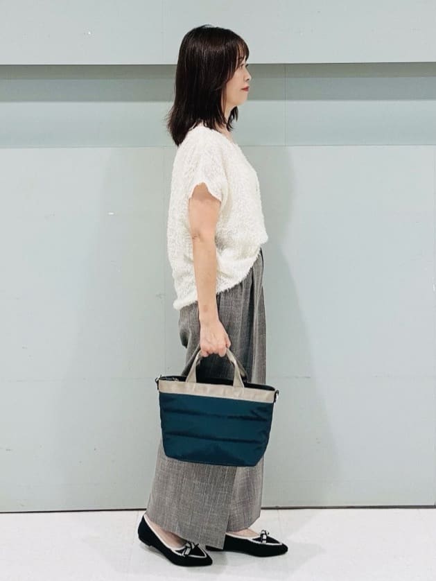 makiさんの「UNTITLED｜【セットアップ可/洗える】フェザーフレンチスリーブブラウス」を使ったコーディネート