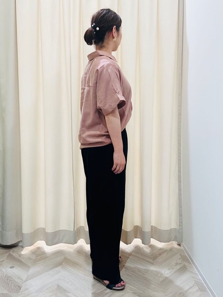 ちはるさんの「SHOO･LA･RUE｜【S-LL/UV/接触冷感/抗菌防臭】体型を自然にカバー フレンチリネンブレンド襟付ドルマンシャツ」を使ったコーディネート
