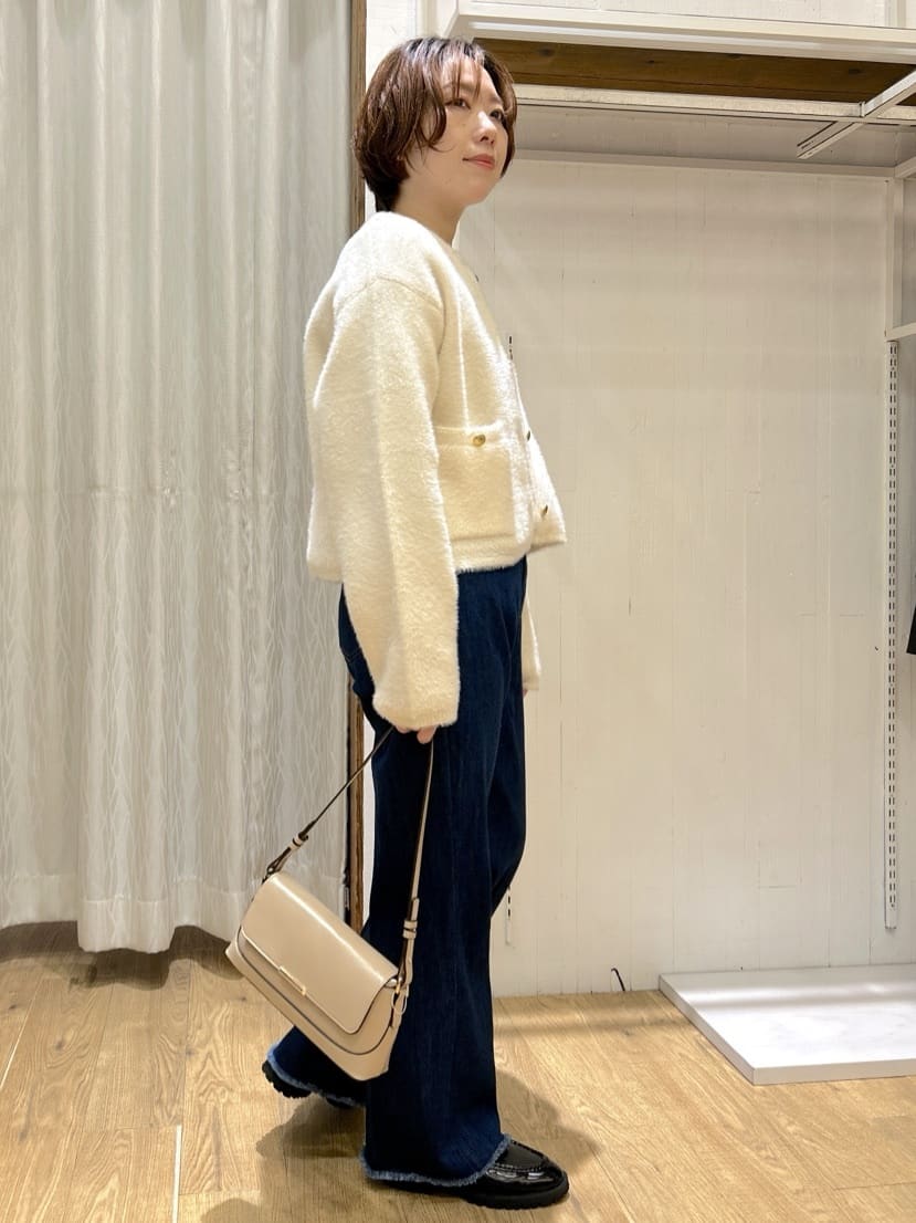 ga_riさんの「THE SHOP TK｜デニムフレアパンツ【洗濯機可】」を使ったコーディネート