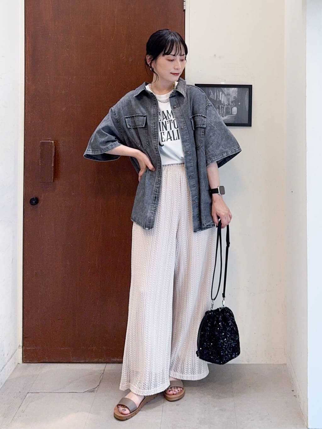 𝐇𝐢𝐫𝐨𝐦𝐢さんの「SHOO･LA･RUE｜【S-LL】クロシェ風レースイージーワイドパンツ」を使ったコーディネート