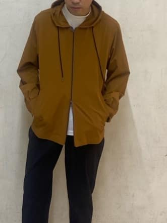 石井友也さんの「TAKEO KIKUCHI｜【COOL CITY WEAR】インドライ天竺モックネック プルオーバー /吸汗速乾」を使ったコーディネート