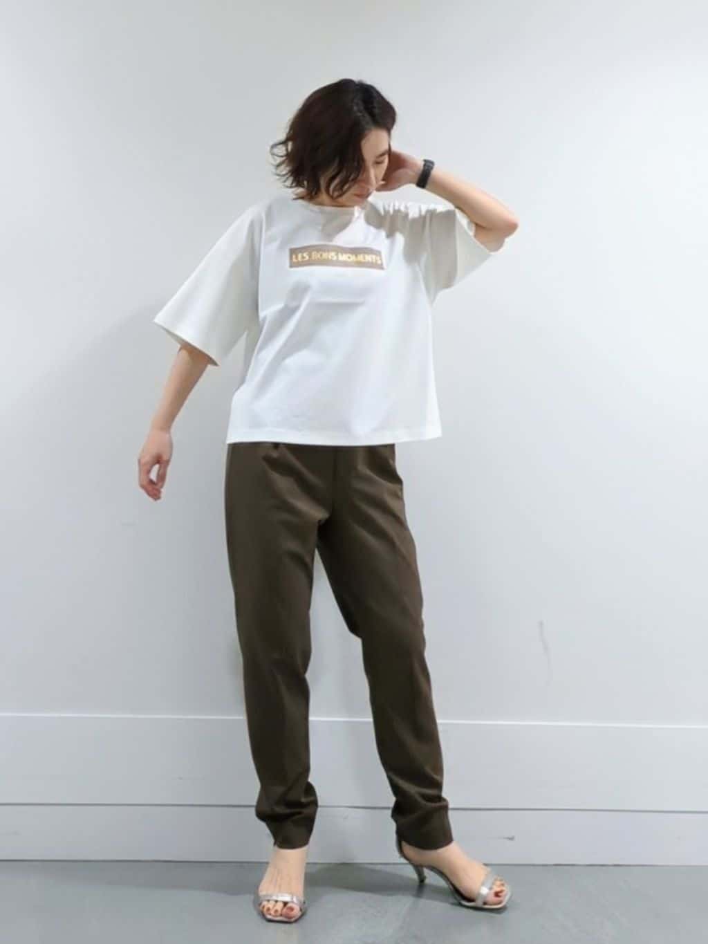 ミズタさんの「UNTITLED｜【コットン100/ゆったり/ショート丈/洗える】ベロアロゴTシャツ」を使ったコーディネート