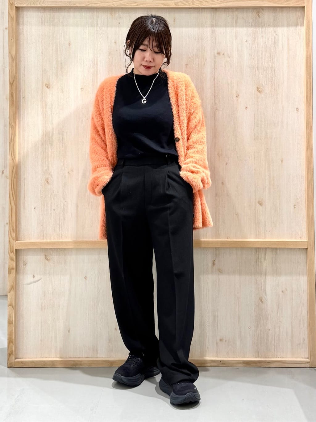 nanaさんの「THE SHOP TK｜【ふわふわあったか】フェザーカーディガン」を使ったコーディネート