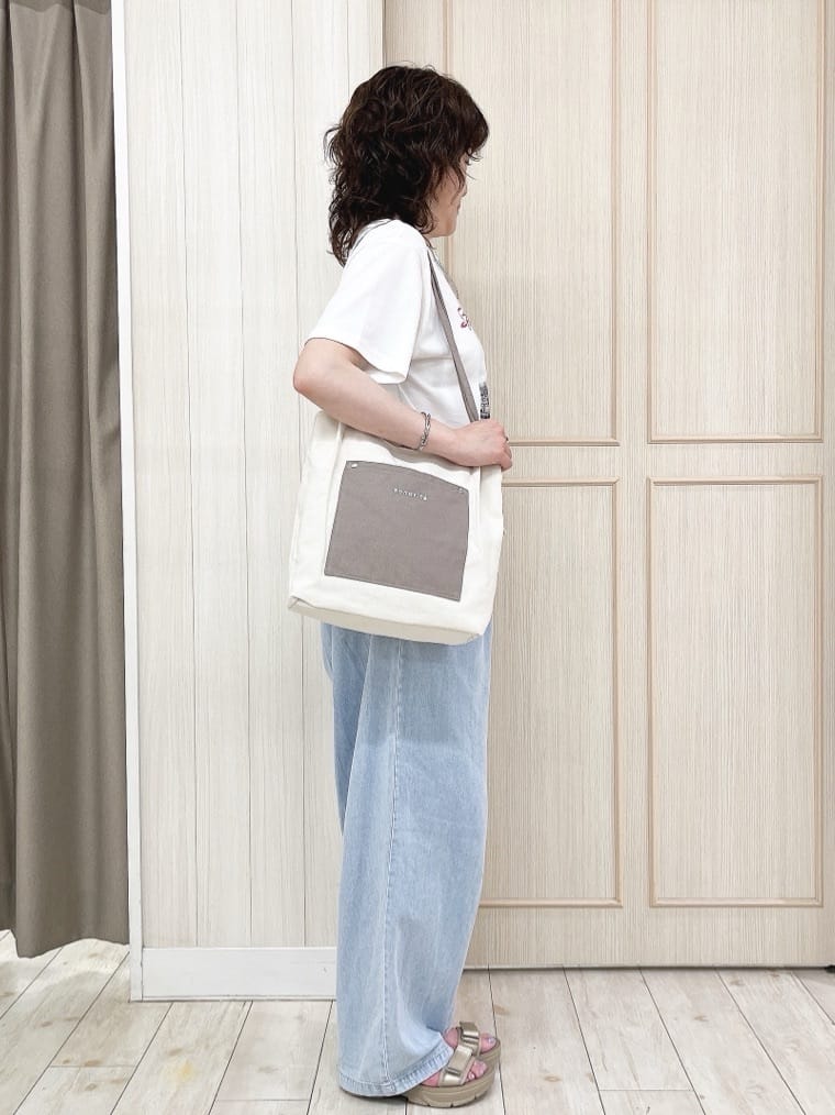 kaneさんの「SHOO･LA･RUE｜【S-LL/ひんやり/UV】選べる6柄でそれぞれ欲しくなる プリントTシャツ」を使ったコーディネート