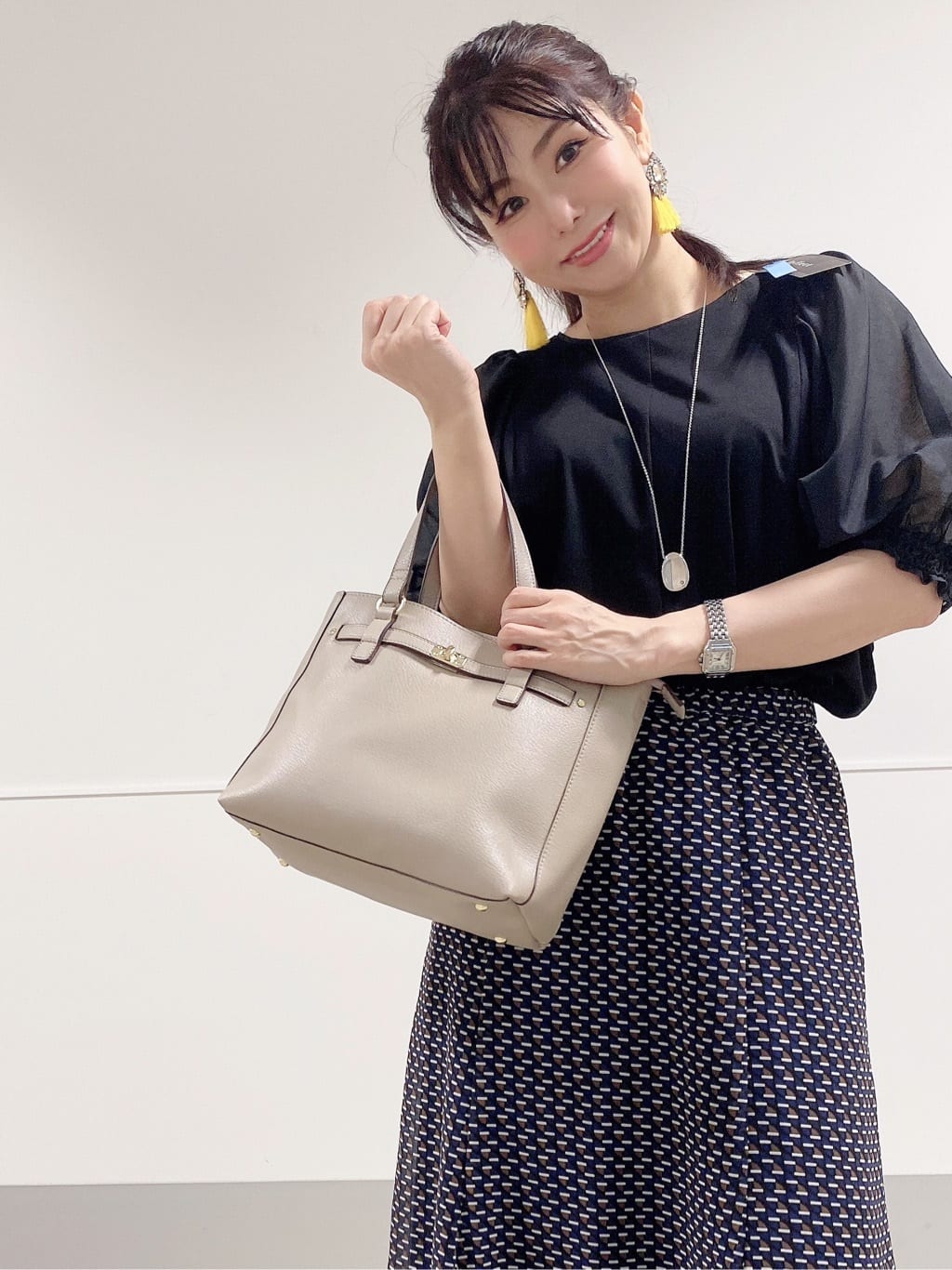 アースさんの「Reflect｜【WEB先行カラーあり／マシンウォッシュ可／ウエスト総ゴム】コツキ幾何柄ロングスカート」を使ったコーディネート