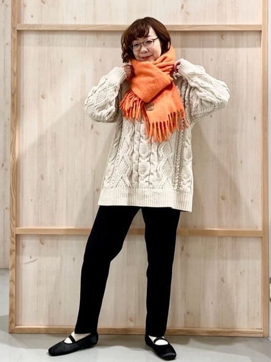 nakoさんの「THE SHOP TK｜【洗える】冬のコーデを盛り上げる マットモール ケーブルニット」を使ったコーディネート