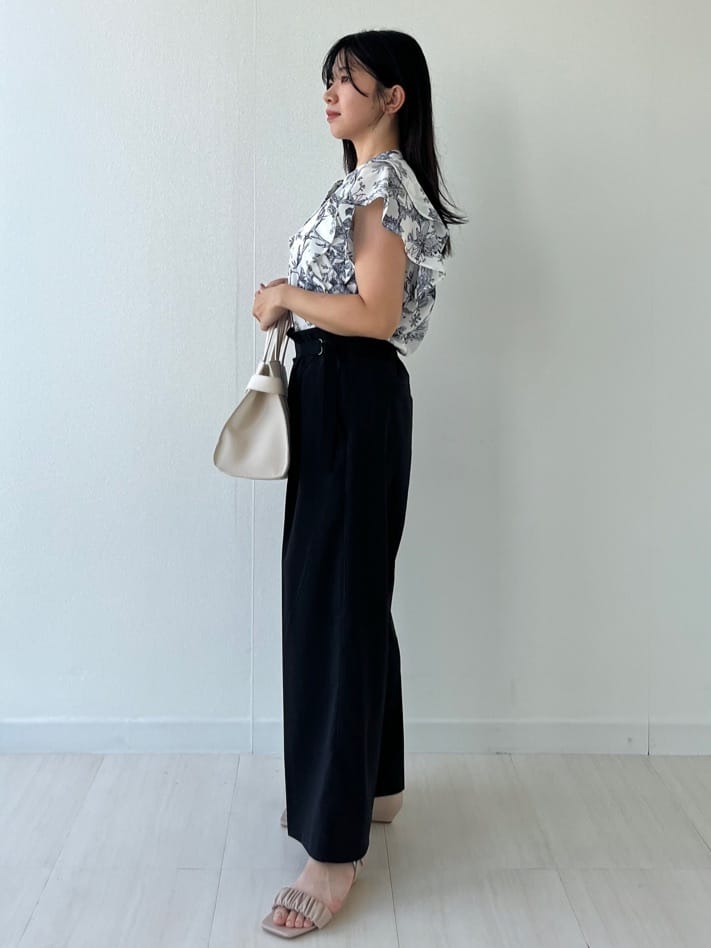Mori Moriさんの「index｜ラップストレートパンツ【接触冷感／抗ピル／洗濯機洗い可／イージーアイロン】」を使ったコーディネート