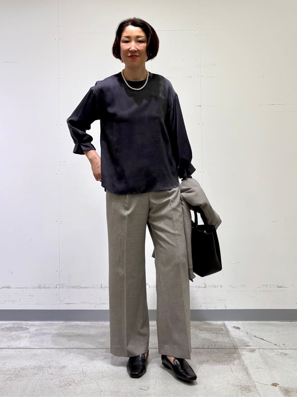 yuriさんの「INDIVI｜【洗える／セットアップ可能】凹凸ストレッチ素材ストレートパンツ」を使ったコーディネート