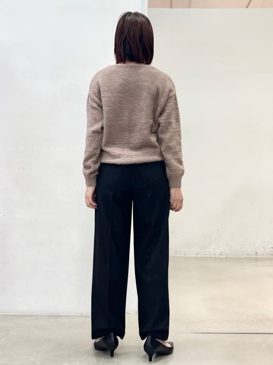 fujiさんの「THE SHOP TK｜【華やかで柔らか】ふわふわフェザーニット/洗える・前後2WAY」を使ったコーディネート