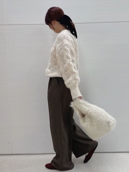 みちるさんの「SHOO･LA･RUE｜【S-LL】ふんわり大人の 透かし編みニット」を使ったコーディネート