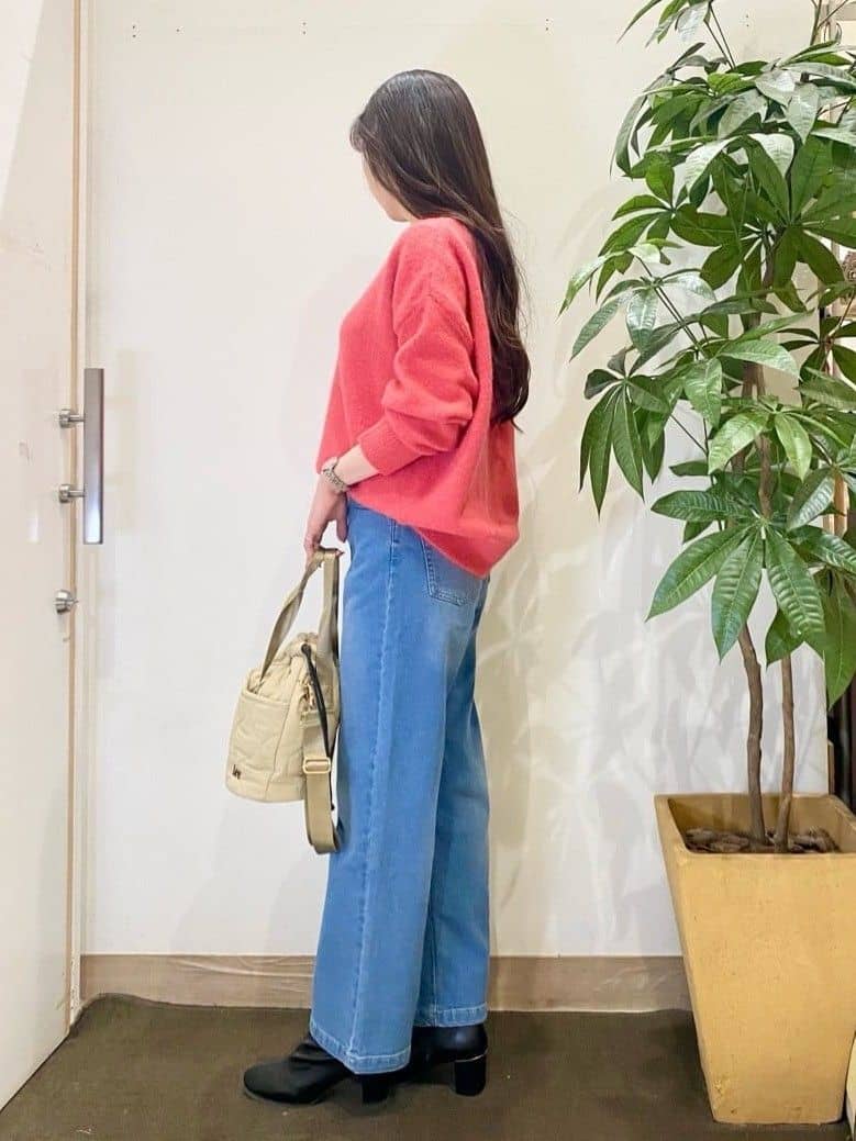 AYUMIさんの「SHOO･LA･RUE｜【あったか/SS-LL】裏微起毛 ストレートデニムパンツ」を使ったコーディネート