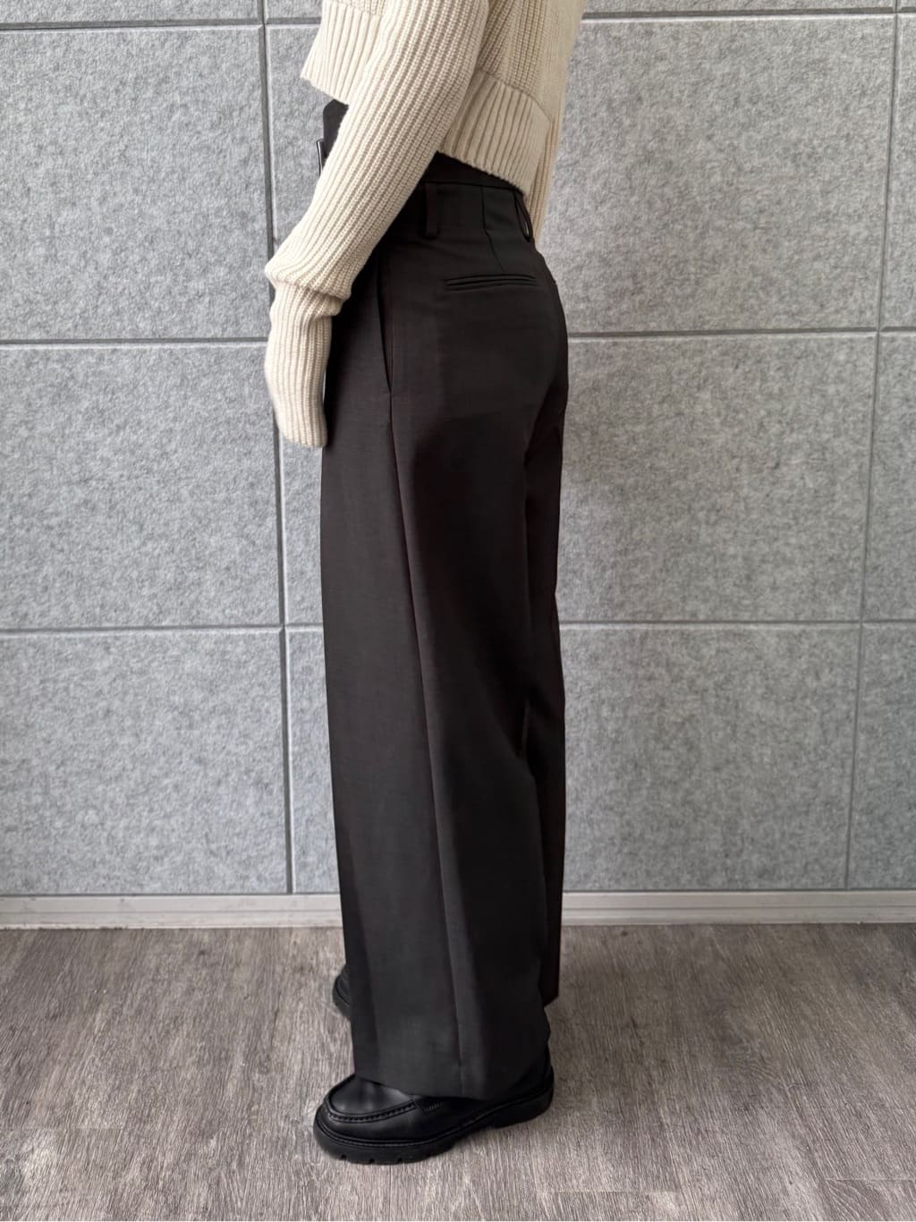 uchi__yamaさんの「CODE A｜dual form vest knit」を使ったコーディネート
