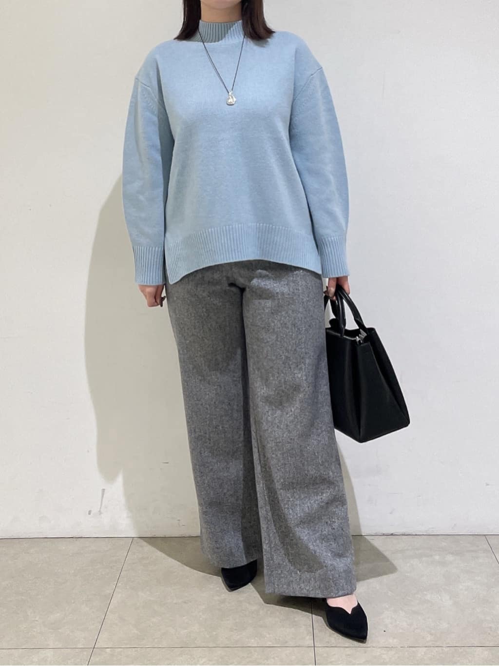 emikaさんの「INDIVI｜【冬ニット人気NO．1！／カシミヤ混】ミドルゲージハイネックニット」を使ったコーディネート
