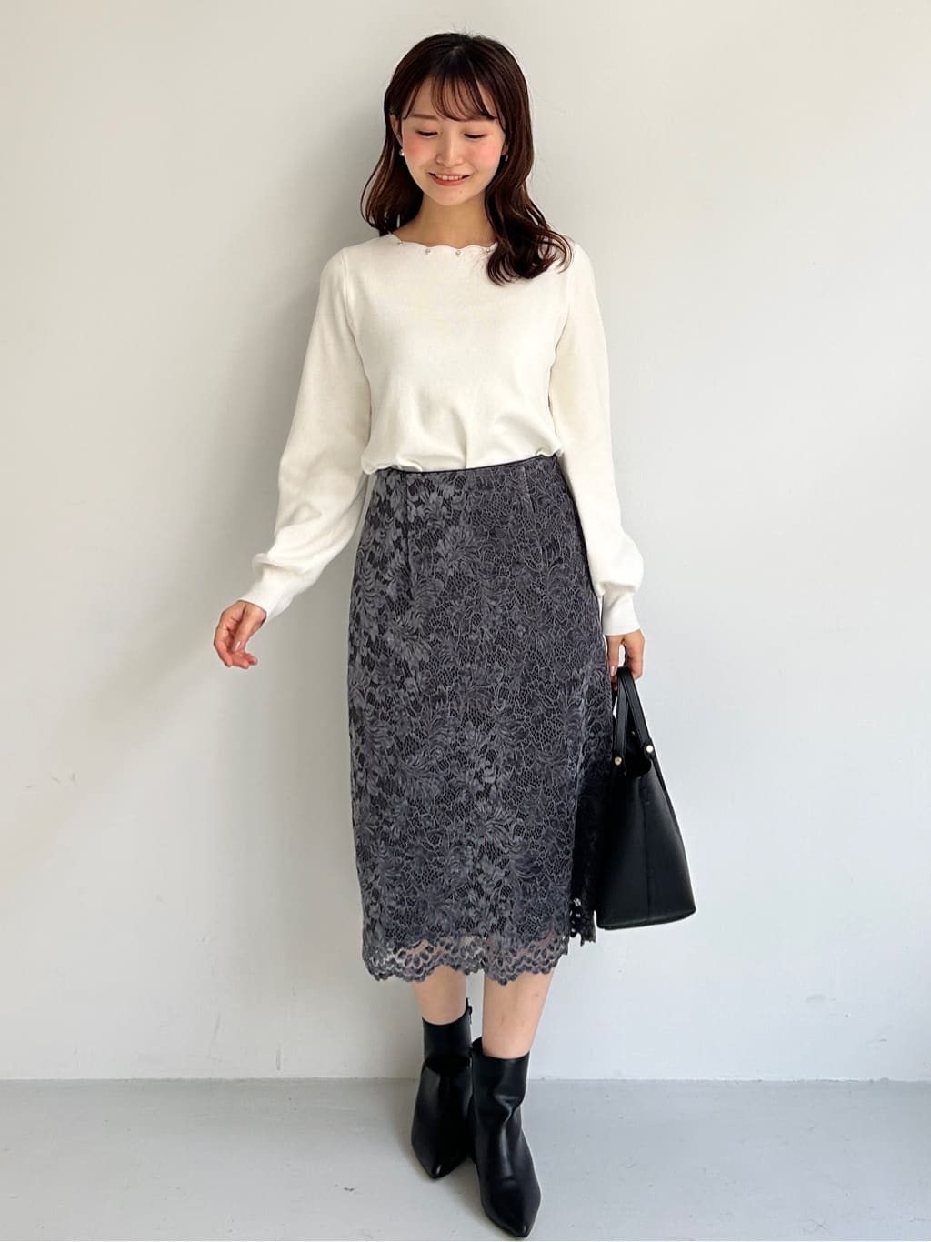 みさかさんの「index｜ラメスカラップビジューデザインニット【洗濯機OK】《6col／S～LL》」を使ったコーディネート