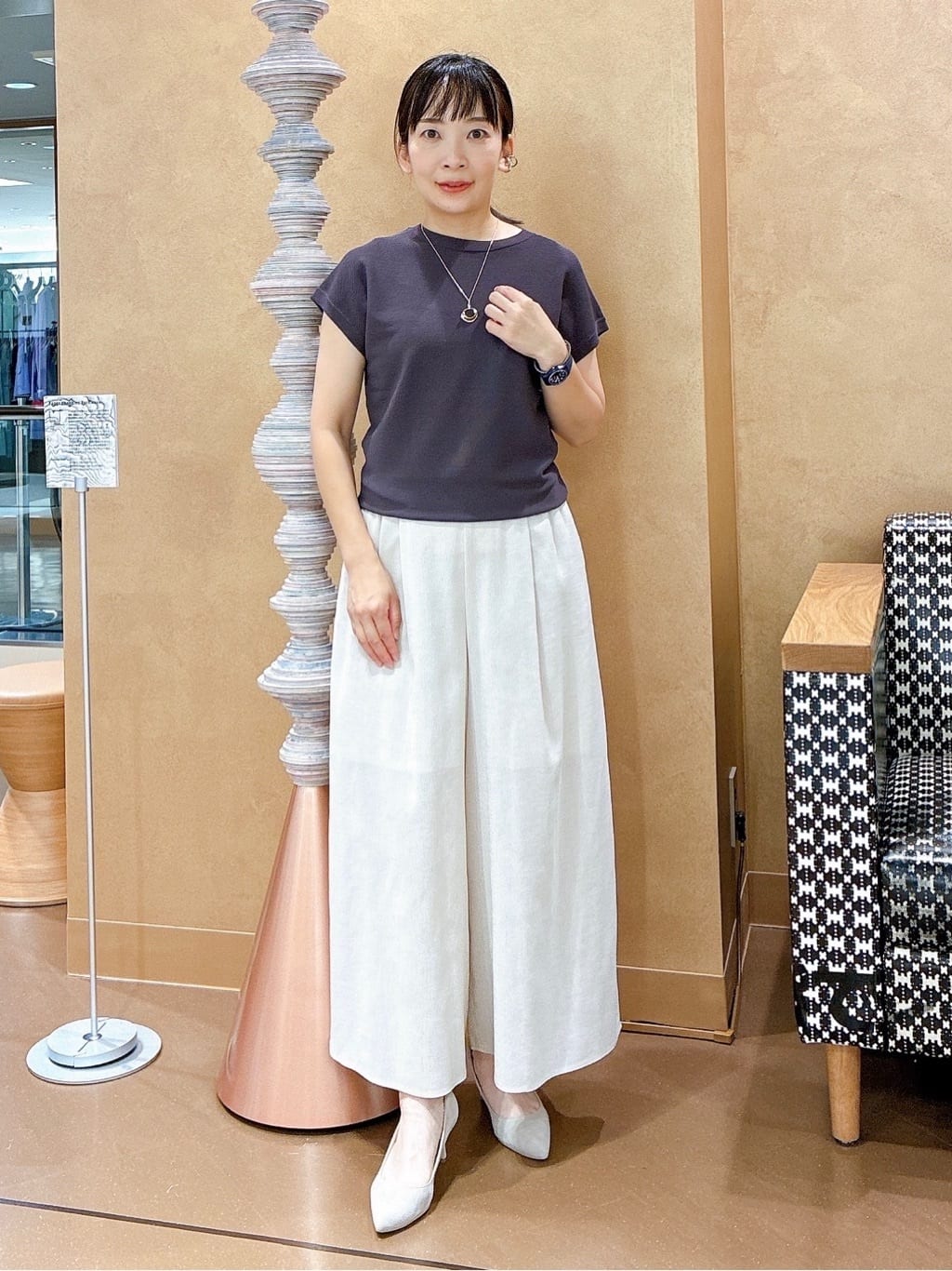 hattoriさんの「INDIVI｜【洗える／清涼感◎】ワイドフレアパンツ／スカーチョ」を使ったコーディネート