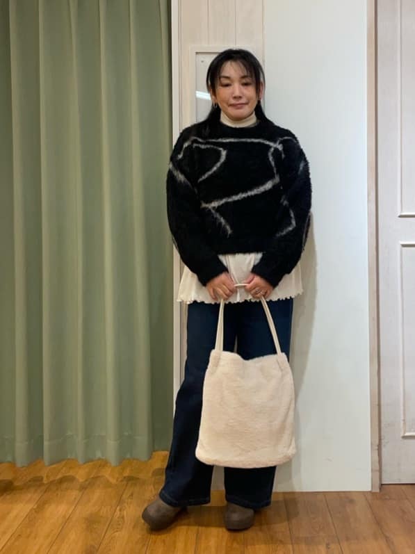 ke-yさんの「SHOO･LA･RUE｜【選べる4柄】ふわふわ ロングフェザーニット」を使ったコーディネート
