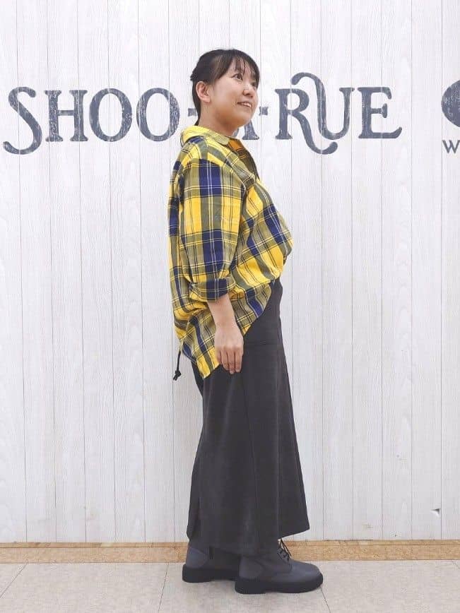 とろろさんの「SHOO･LA･RUE｜【洗濯機可/S-LL】程よい抜け感 大人のチェックシャツ」を使ったコーディネート