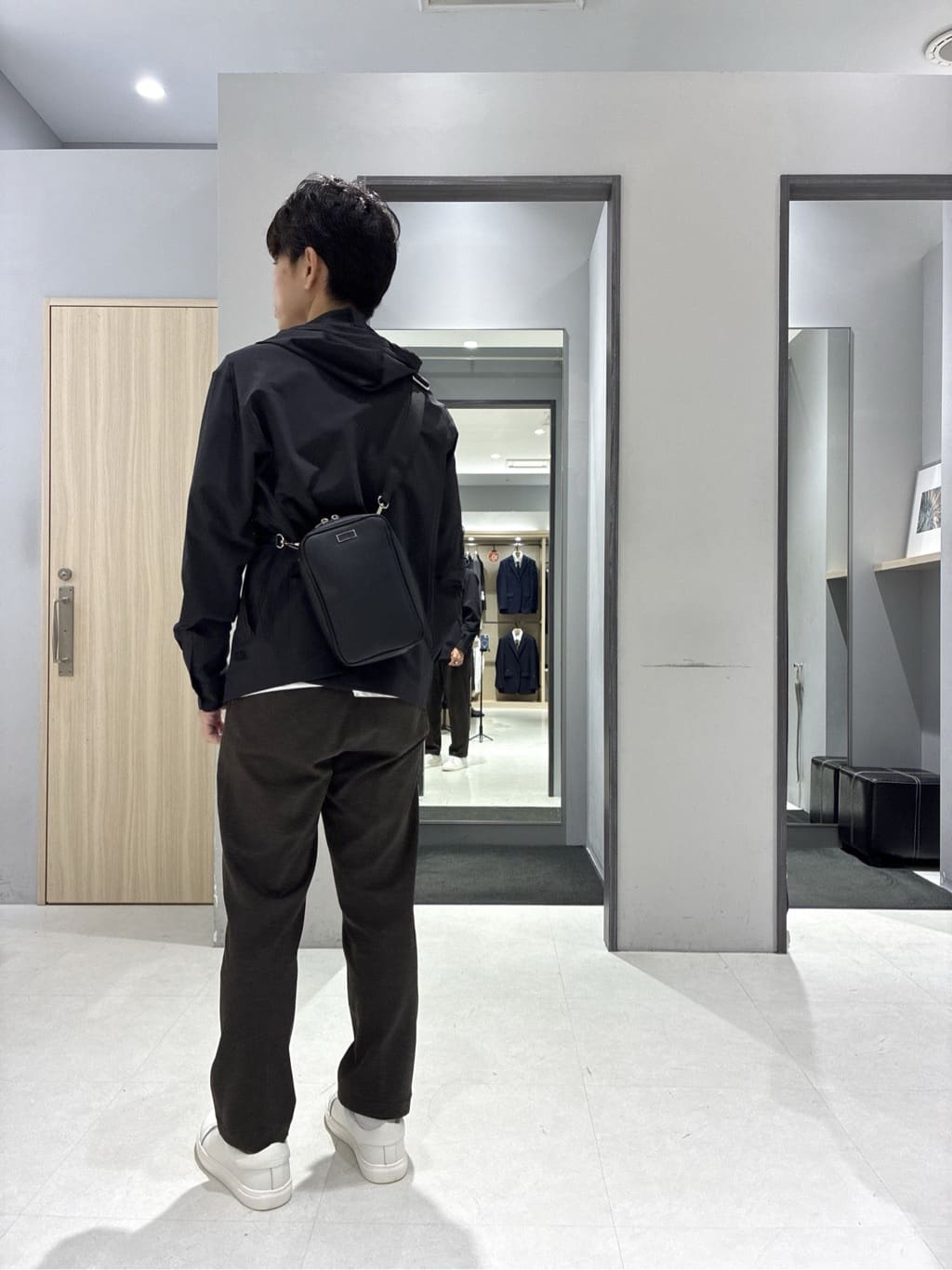 わいずみさんの「TAKEO KIKUCHI｜【3D ナイロン ストレッチ】ジップアップ フードブルゾン」を使ったコーディネート
