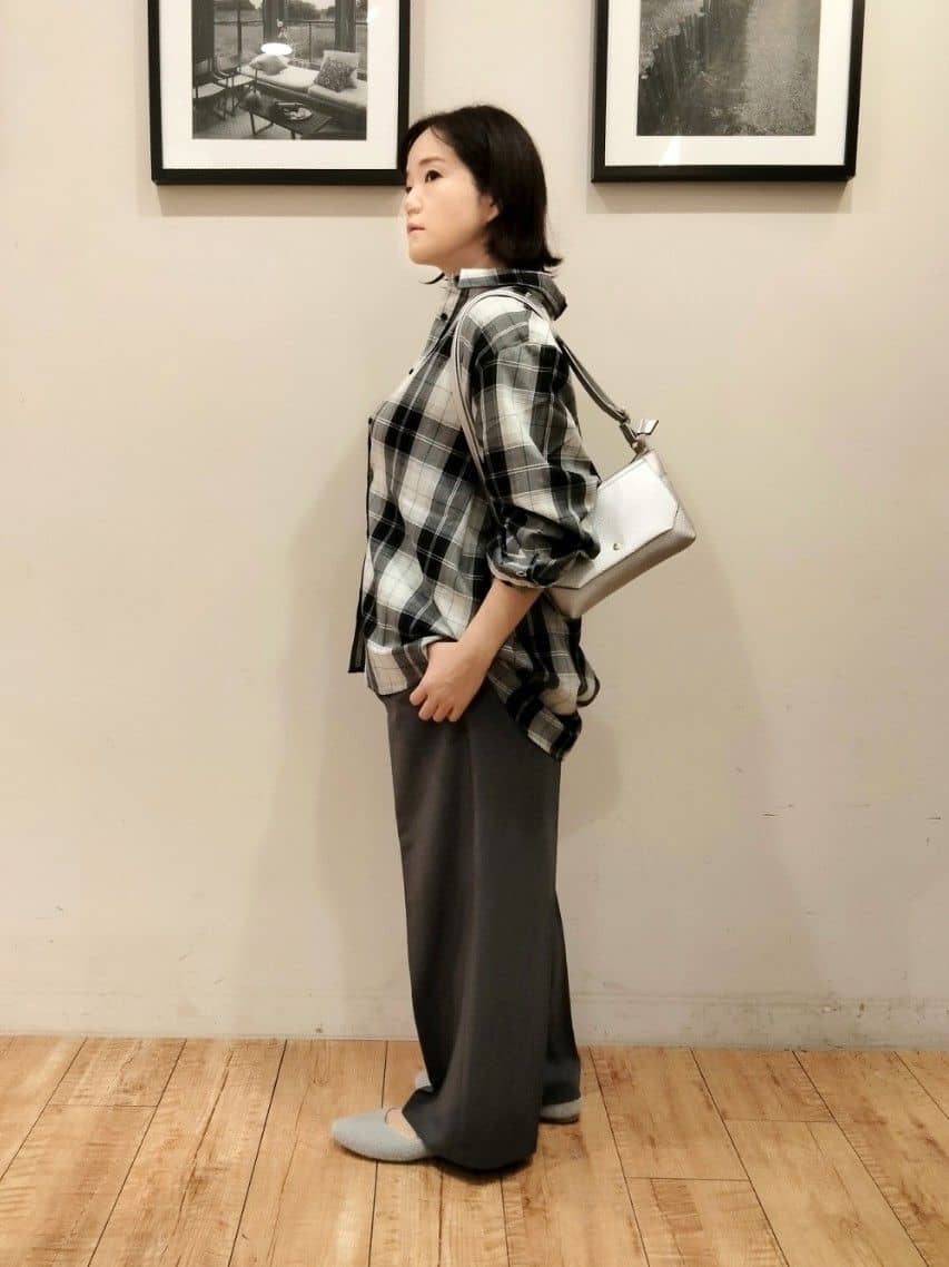 SHOOLARUEさんの「SHOO･LA･RUE｜【S-LL】大人のラメ感 テレコ半袖トップス」を使ったコーディネート