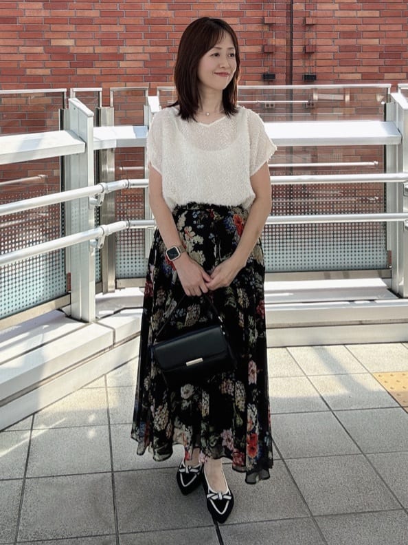 makiさんの「UNTITLED｜【セットアップ可/洗える】フェザーフレンチスリーブブラウス」を使ったコーディネート