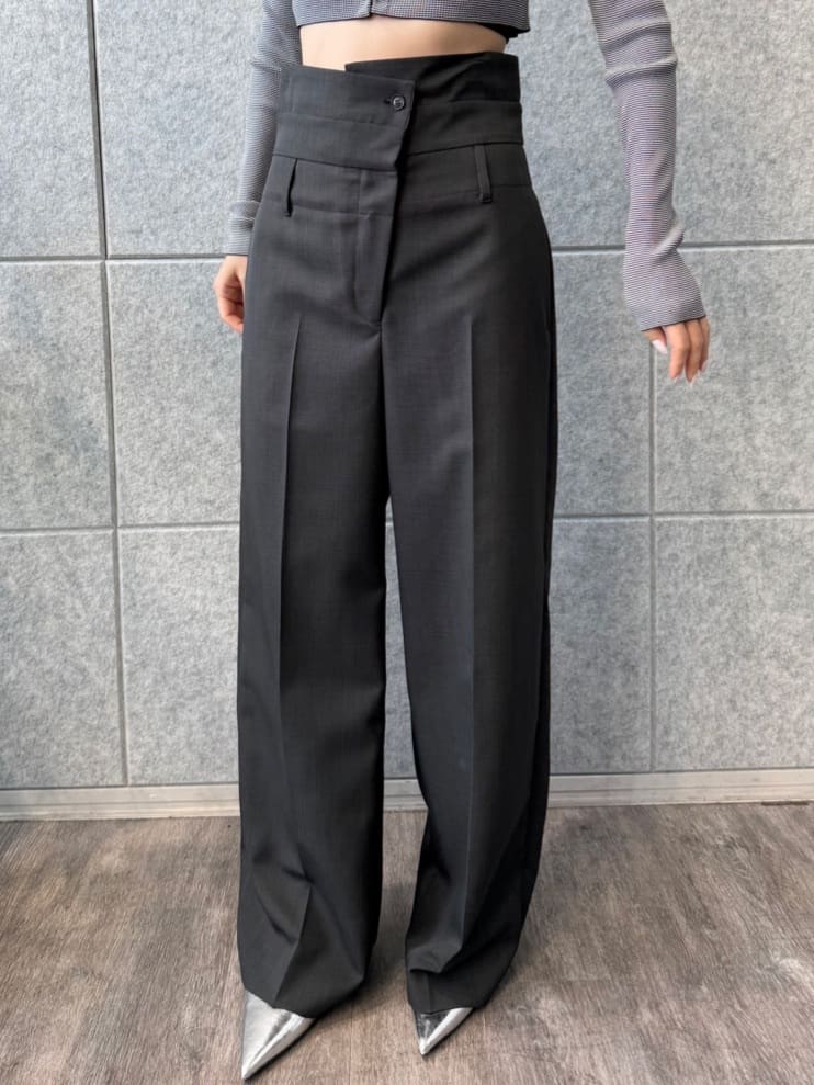 designer yukaさんの「CODE A｜turn up chic trousers」を使ったコーディネート