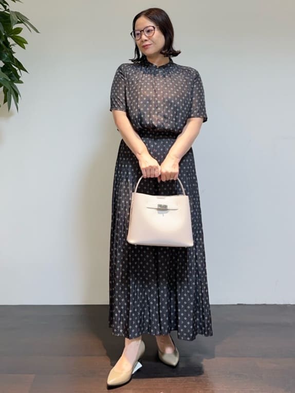 Asamiさんの「UNTITLED｜【セットアップ可/リラクシー/通勤】スクエアジオメ柄ブラウス」を使ったコーディネート