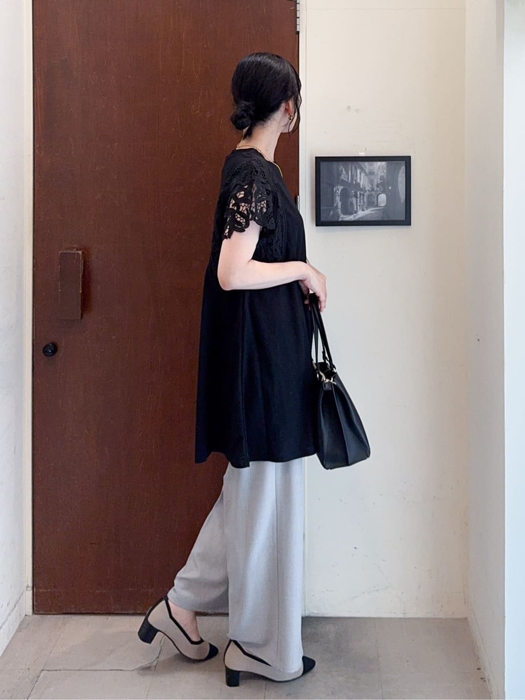𝐇𝐢𝐫𝐨𝐦𝐢さんの「SHOO･LA･RUE｜【S-LL】上品華やか お袖レースチュニックトップス」を使ったコーディネート