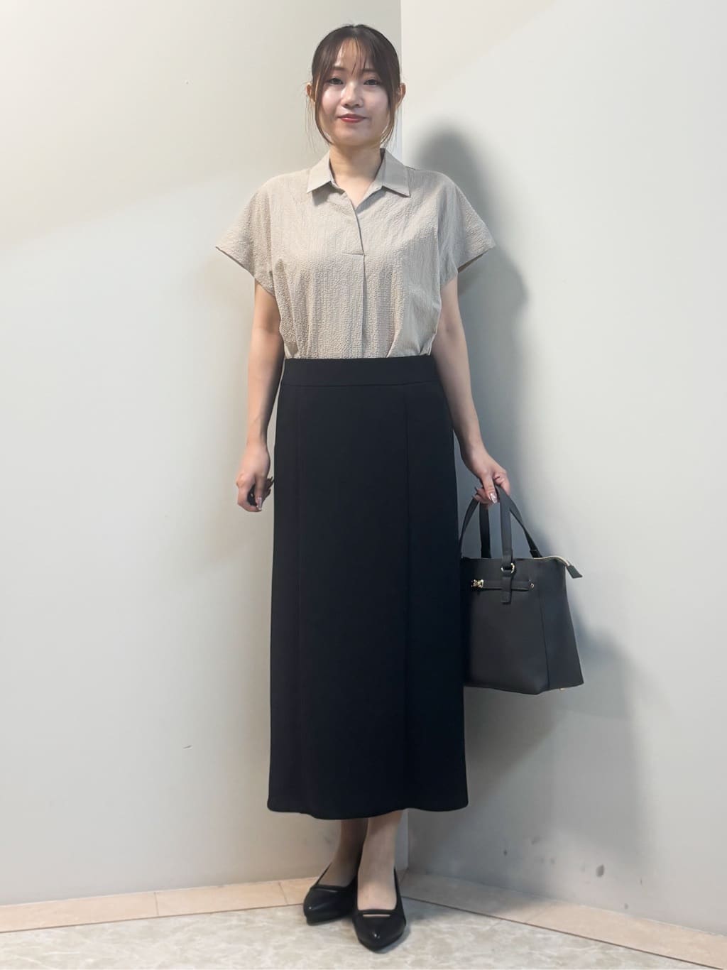 Sawaさんの「Reflect｜【二の腕さりげなくカバー】シャツ衿オフボディブラウス」を使ったコーディネート