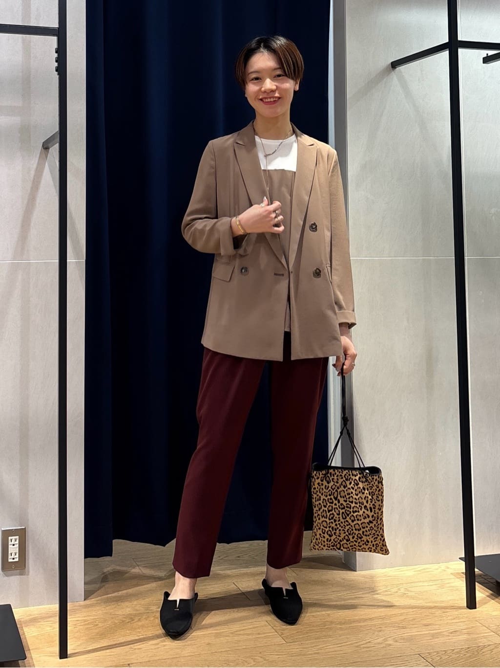 kanaeさんの「INDIVI｜人気NO.1【褒められパンツ／高ストレッチ／ウエストゴム】タックテーパードパンツ」を使ったコーディネート