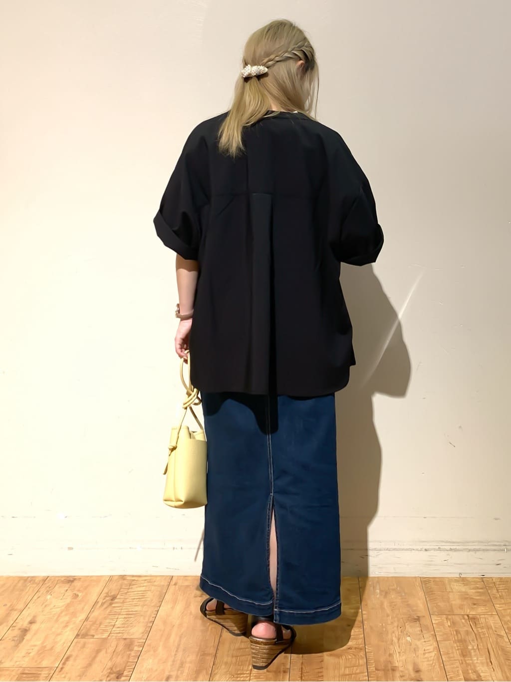 MEGさんの「SHOO･LA･RUE｜◆【S-LL/ひんやり/UV】汗をかいても気になりにくい グラフィックTシャツ」を使ったコーディネート