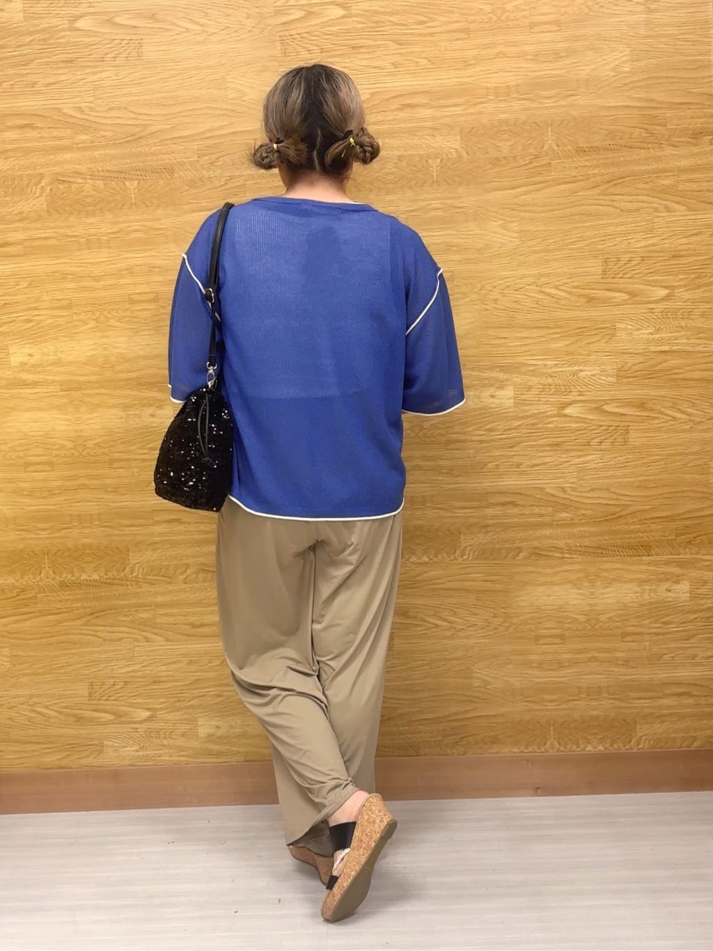 ぁむさんの「SHOO･LA･RUE｜【S-LL/ひんやり/UV】リラクシーな穿き心地 エアリーワイドパンツ」を使ったコーディネート