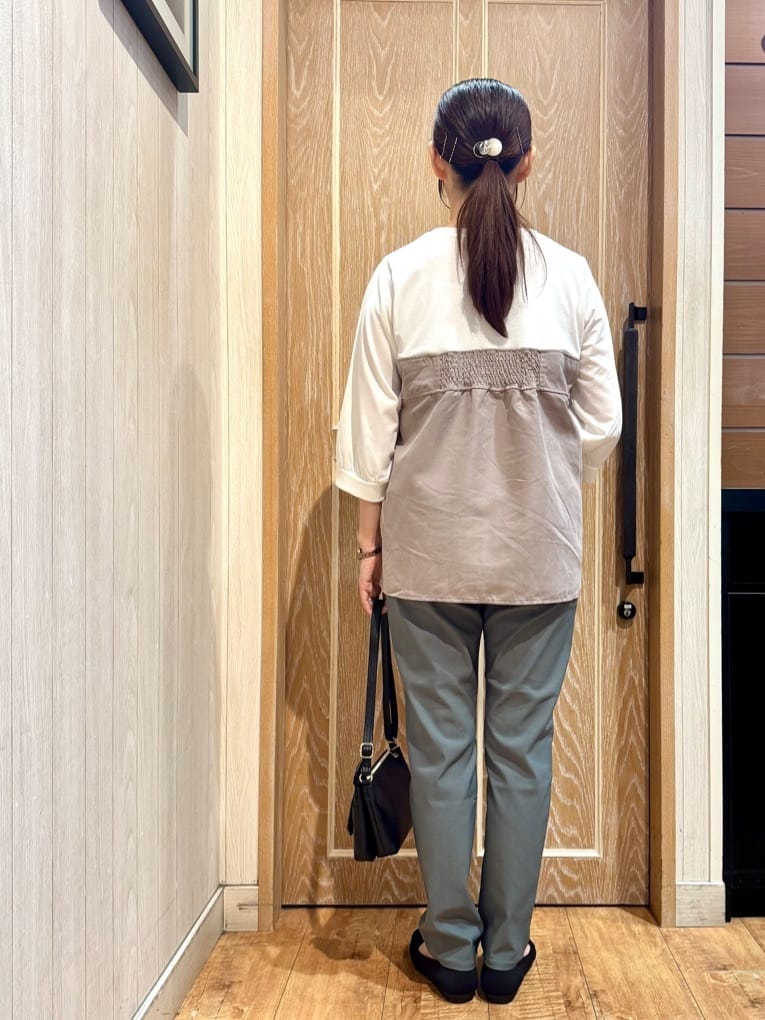 KAORIさんの「SHOO･LA･RUE｜気になるウエストもさり気なくカバー リボン風ドッキングトップス」を使ったコーディネート