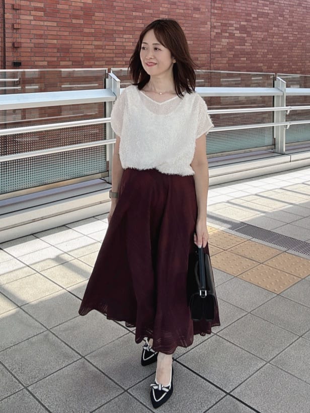 makiさんの「UNTITLED｜【セットアップ可/洗える】フェザーフレンチスリーブブラウス」を使ったコーディネート