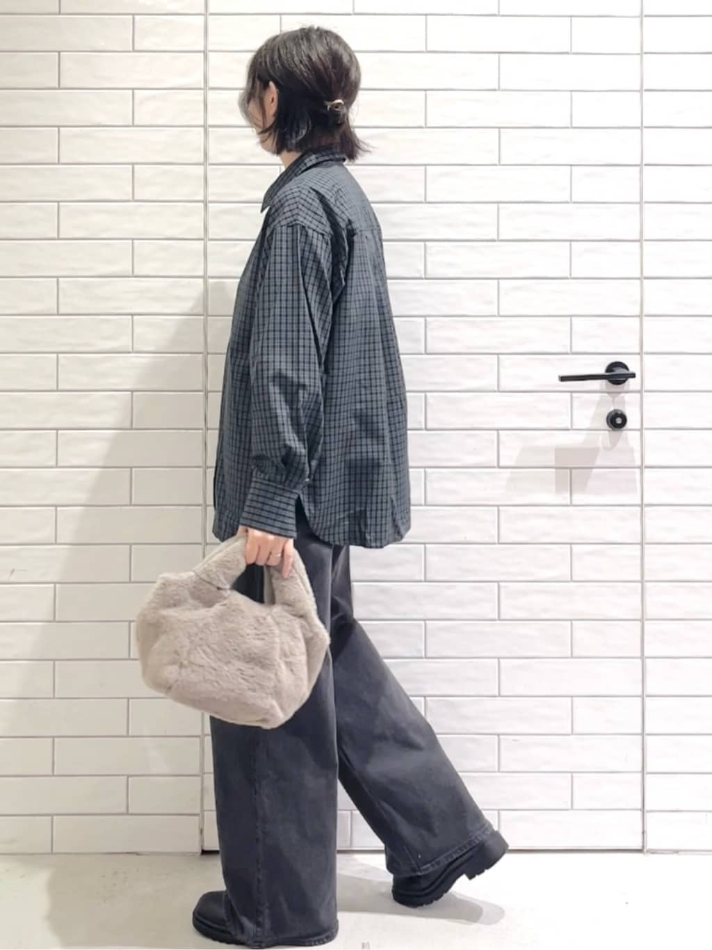 しおりさんの「OPAQUE.CLIP｜チェック柄レギュラーシャツ【洗濯機OK】」を使ったコーディネート