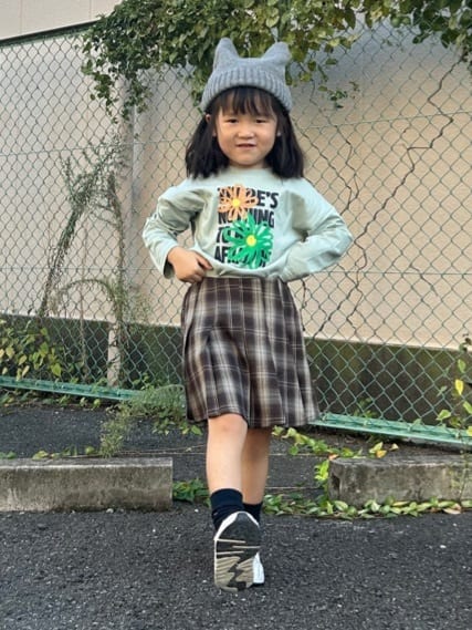 ga_riさんの「THE SHOP TK｜【110－160／6色展開】コットン長袖Ｔシャツ/洗濯機OK」を使ったコーディネート