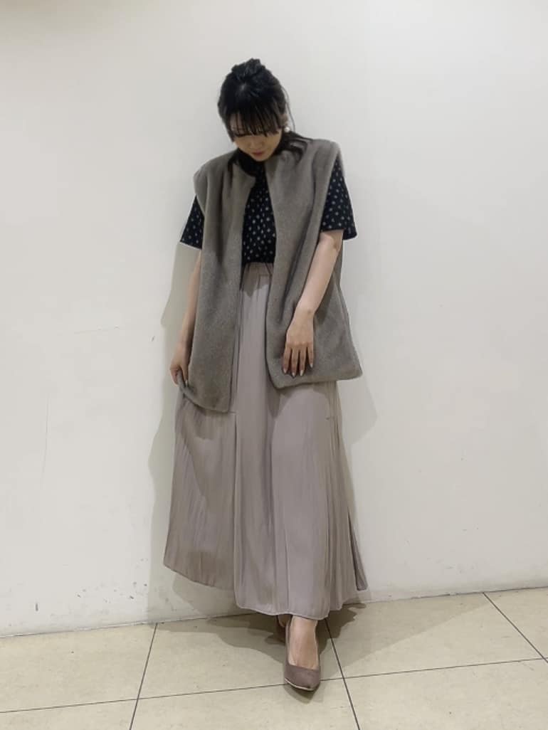 watanabeさんの「UNTITLED｜【トレンド/ジレ】フェイクファーベスト」を使ったコーディネート
