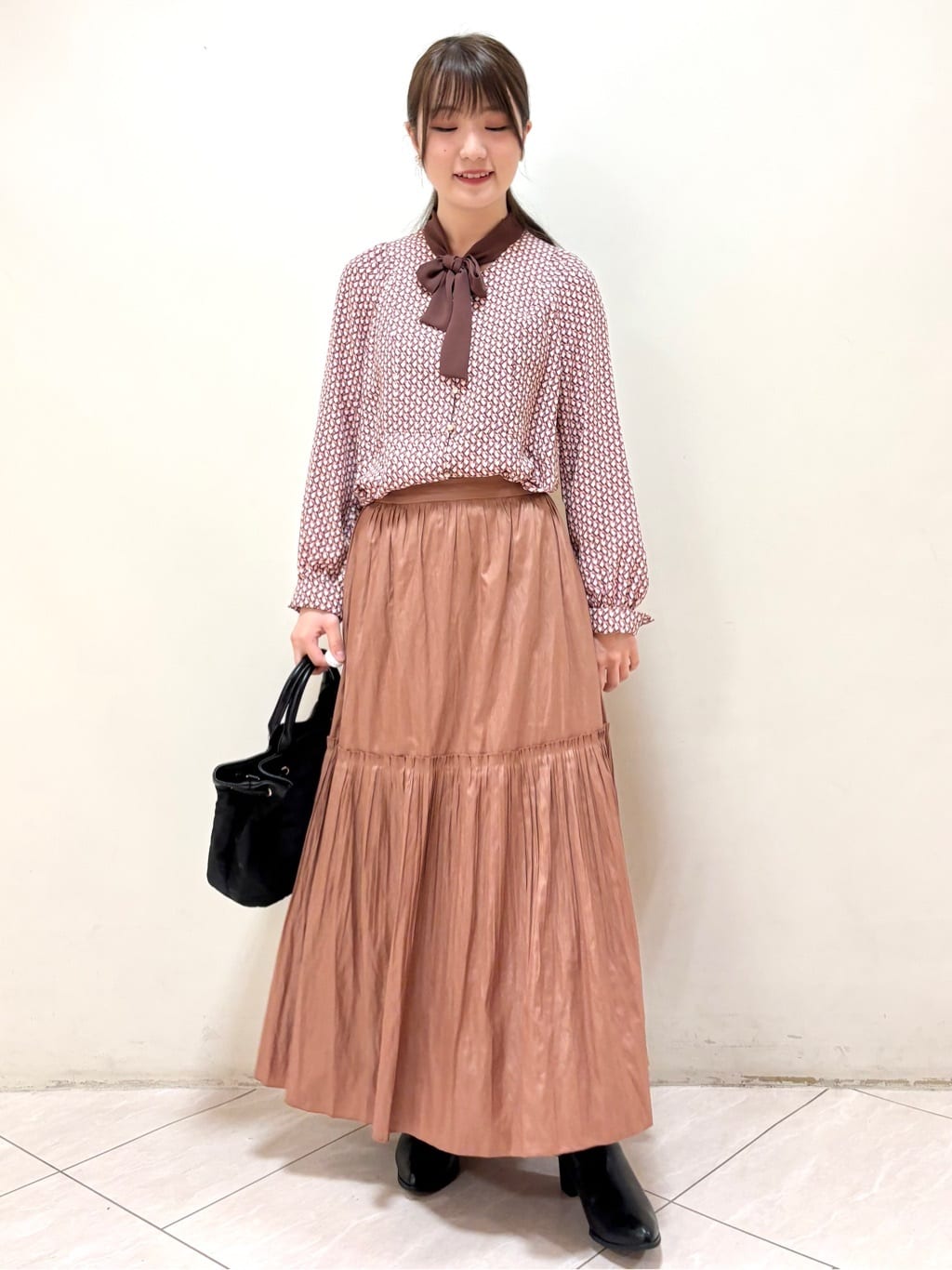 mikiさんの「Reflect｜【レイヤードに◎】ボウタイプリントブラウス」を使ったコーディネート