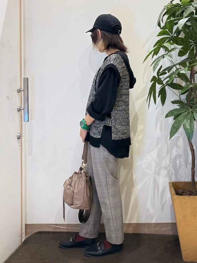 misakiさんの「SHOO･LA･RUE｜【高レビュー/SS-LL/美脚シルエット】すっきりきれい見え テーパードパンツ」を使ったコーディネート