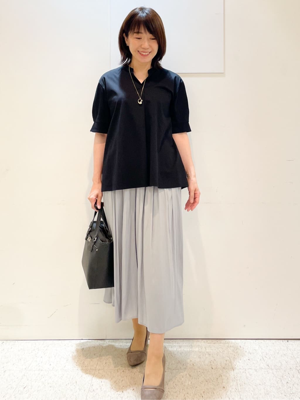 めいさんの「Reflect｜【すっきり見え！長め丈／マシンウォッシュ可】スキッパーネックジャージトップス」を使ったコーディネート