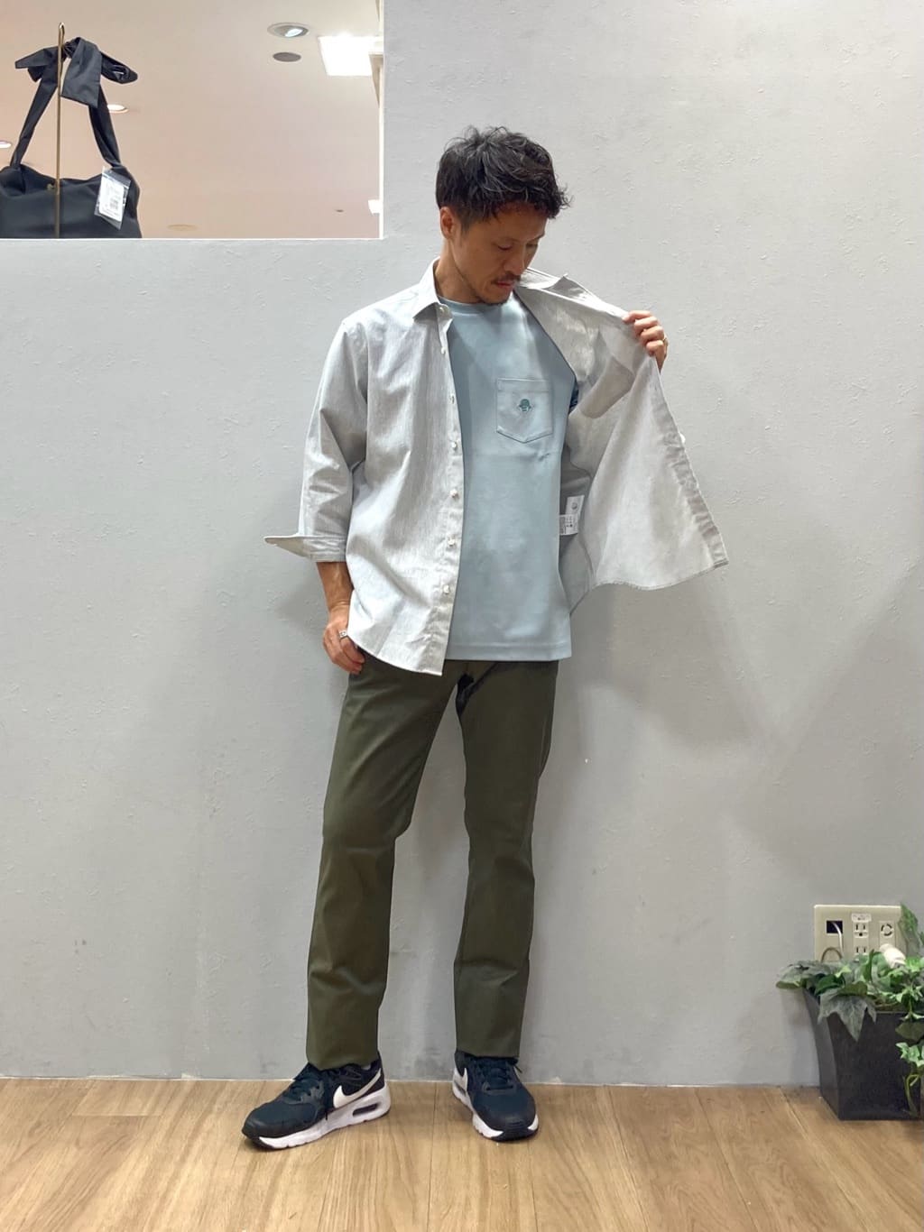シュンさんの「TAKEO KIKUCHI｜【COOL CITY WEAR】ワンポイント刺しゅう ポケットTシャツ /接触冷感」を使ったコーディネート