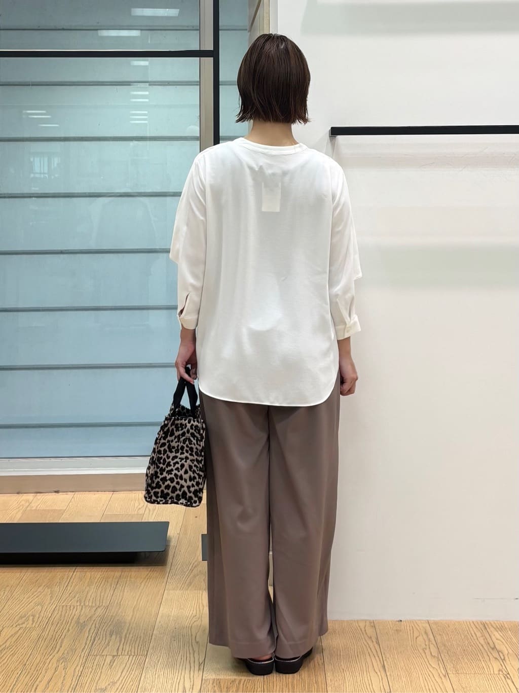 asamiさんの「INDIVI｜【UVケア／SETUP可能】エアリージョーゼット ワイドパンツ」を使ったコーディネート