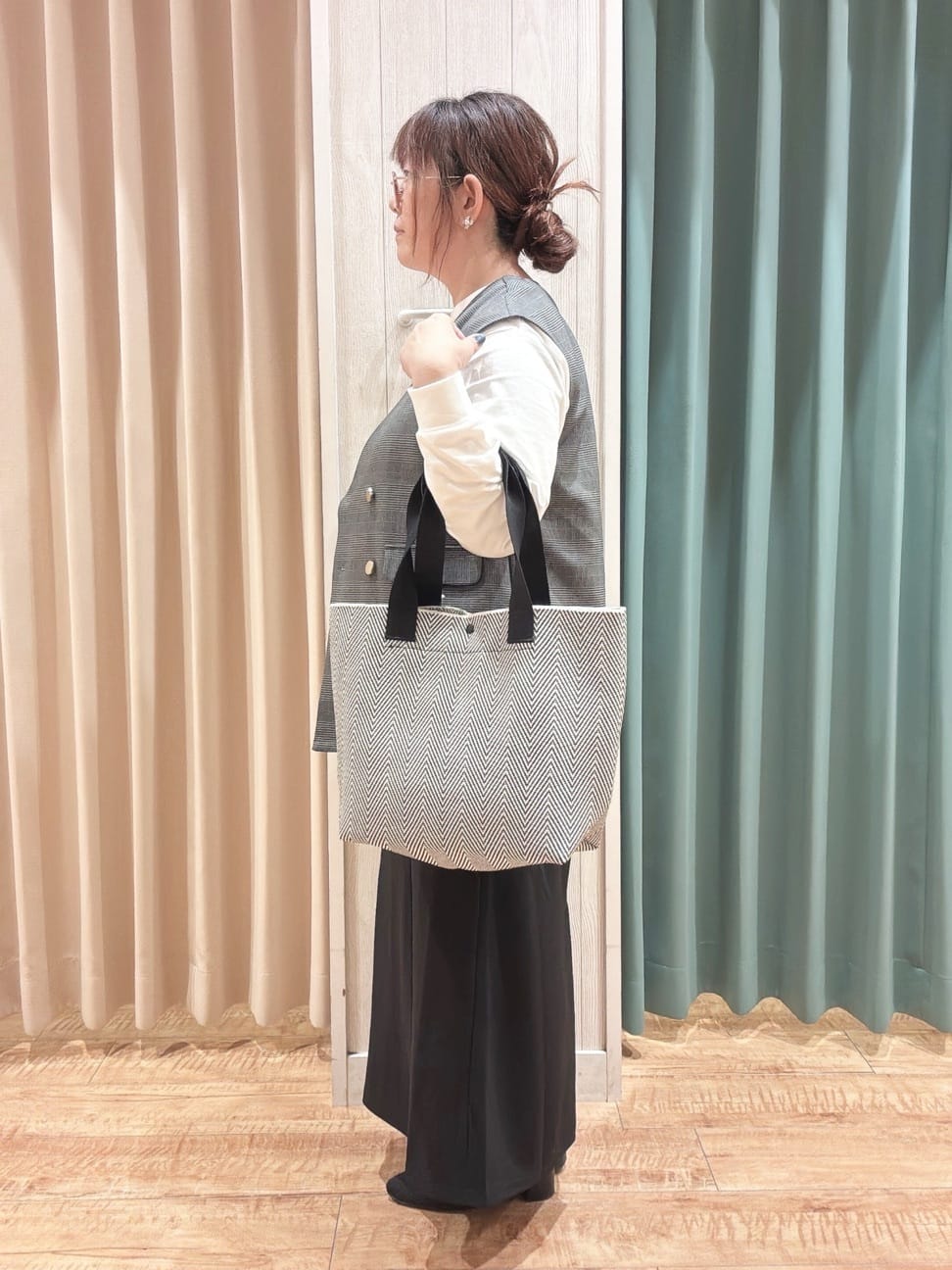 タガさんの「SHOO･LA･RUE｜【S-LL/セットアップ可/洗濯後しわになりにくい】ダブルベスト」を使ったコーディネート