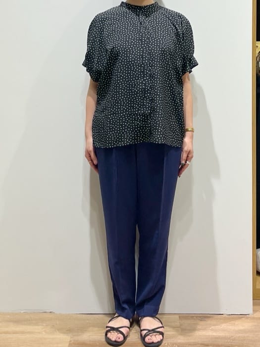 chiakiさんの「OPAQUE.CLIP｜◆幾何柄アソート タックドルマンスリーブブラウス【洗濯機洗い可】」を使ったコーディネート