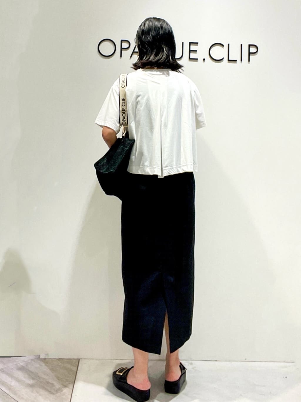 あいさんの「OPAQUE.CLIP｜柄アソートスクエア大判スカーフ」を使ったコーディネート