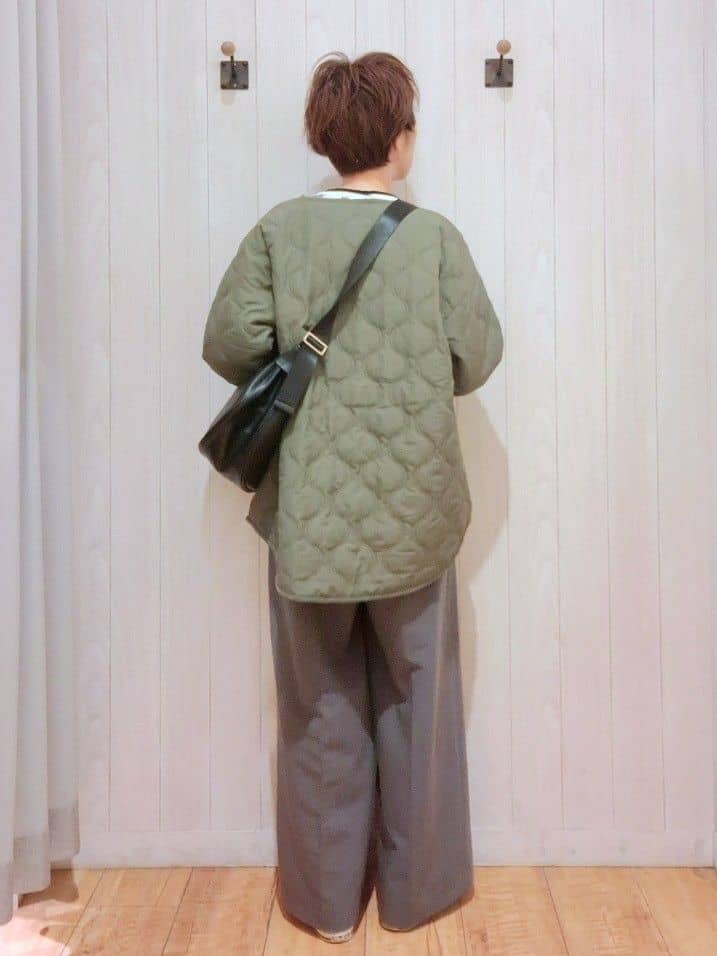Ribさんの「SHOO･LA･RUE｜【洗濯機可/S-LL】すっきり上品きれい見え タックワイドパンツ」を使ったコーディネート