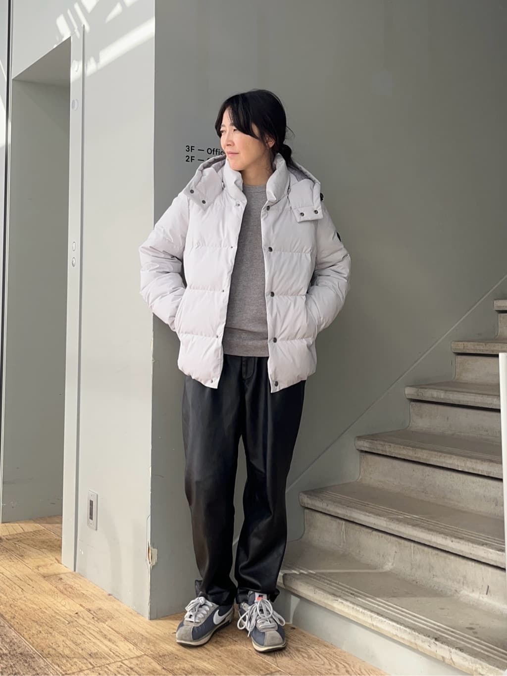 神野（jinno）さんの「TAKEO KIKUCHI｜【Air Palette Knit】ワンポイント カラーニット プルオーバー」を使ったコーディネート